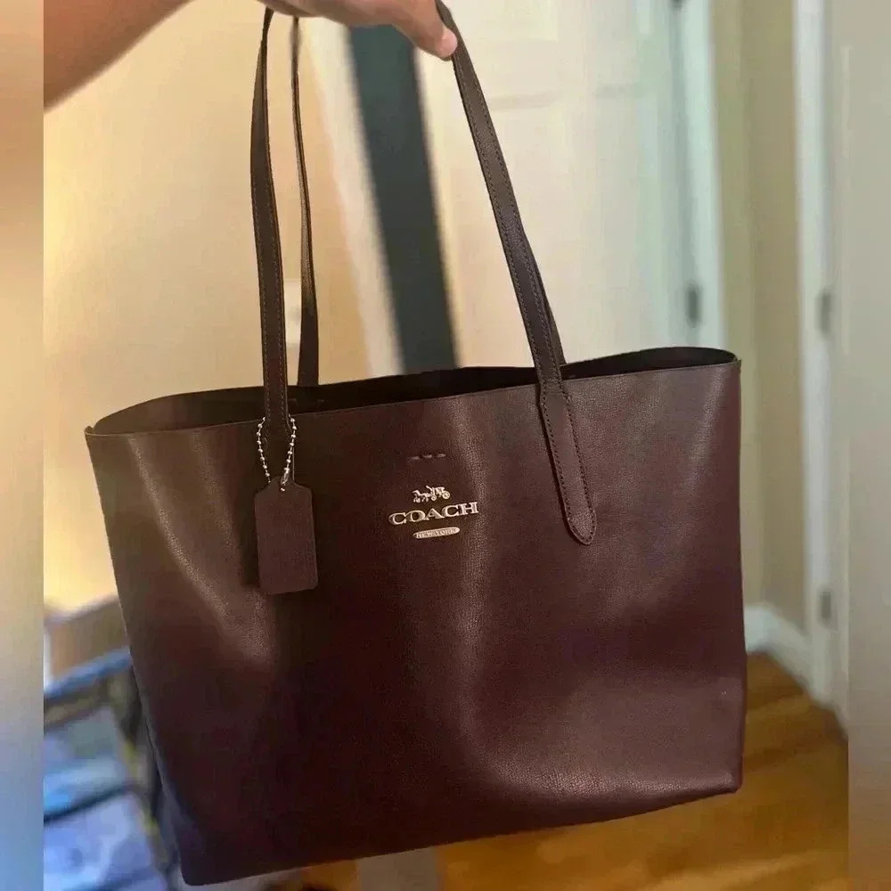 Coach Avenue Tote in GUC